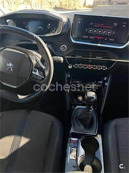 Usado Peugeot 208 Active 100 CV (73 kW) 2020 Rojo Utilitario