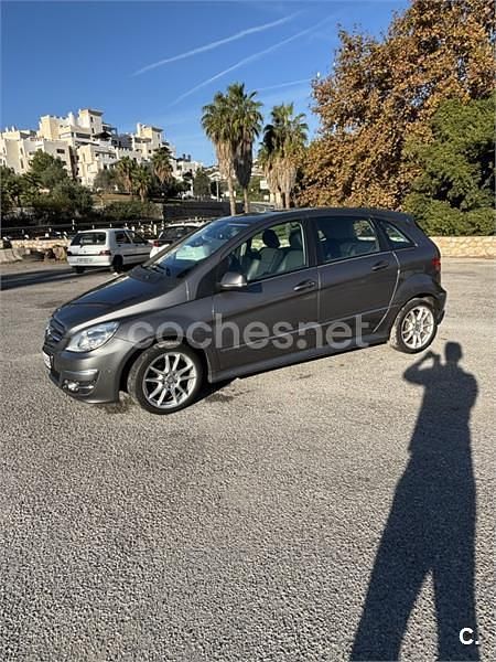 Gris / plata Usado 2010 Mercedes B180 Monovolumen | 7500 € (Precio justo) - Imagen 1/4