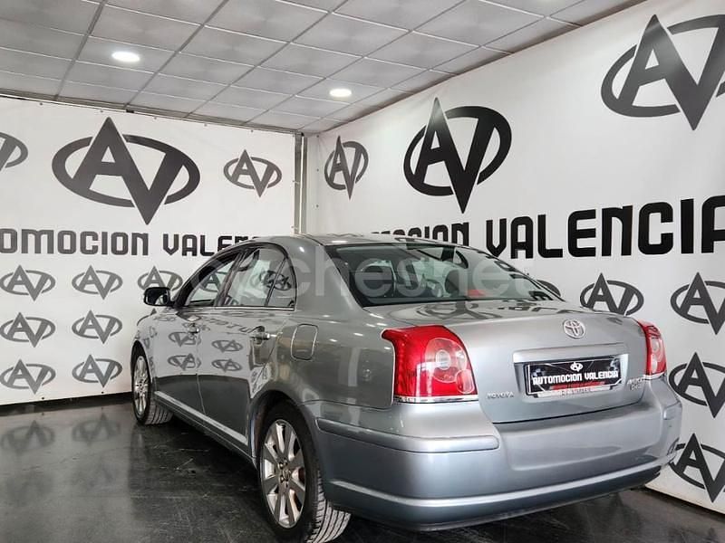 Usado Toyota Avensis Sol 126 CV (92 kW) 2008 Gris / plata Berlina