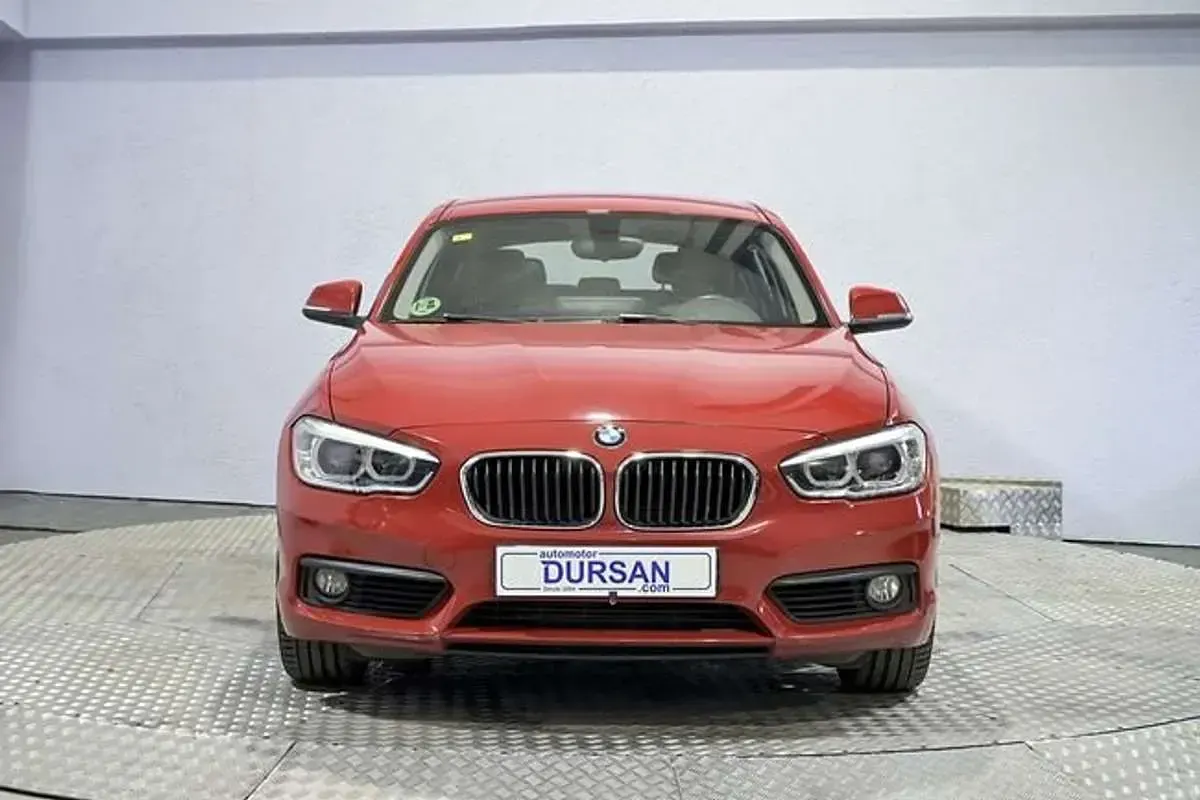 Usado BMW 118 150 CV (110 kW) 2015 Rojo Utilitario
