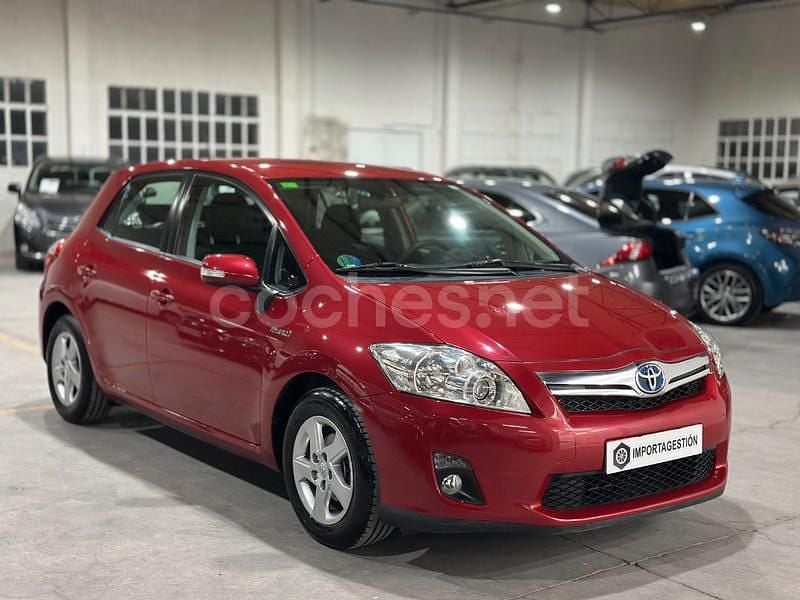 Rojo Usado 2012 Toyota Auris Hybrid Active Berlina | 10.990 € (Precio justo) - Imagen 1/4