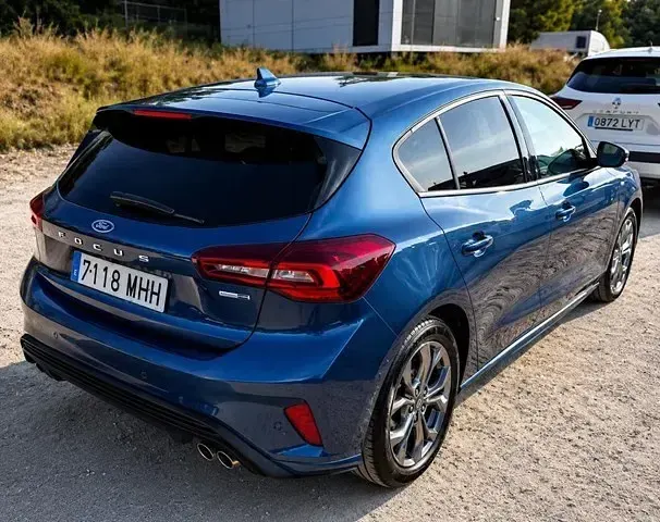 Usado Ford Focus ST-Line 155 CV (114 kW) 2023 Azul Berlina