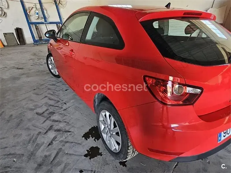 Usado Seat Ibiza SC Style 105 CV (77 kW) 2013 Rojo Utilitario