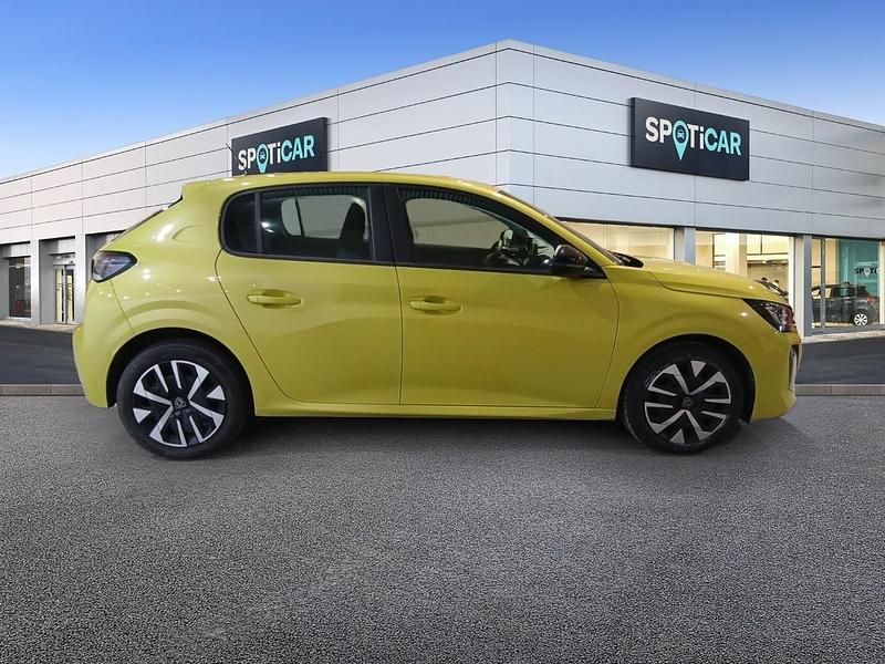 Usado Peugeot 208 Active 100 CV (73 kW) 2024 Dorado Utilitario