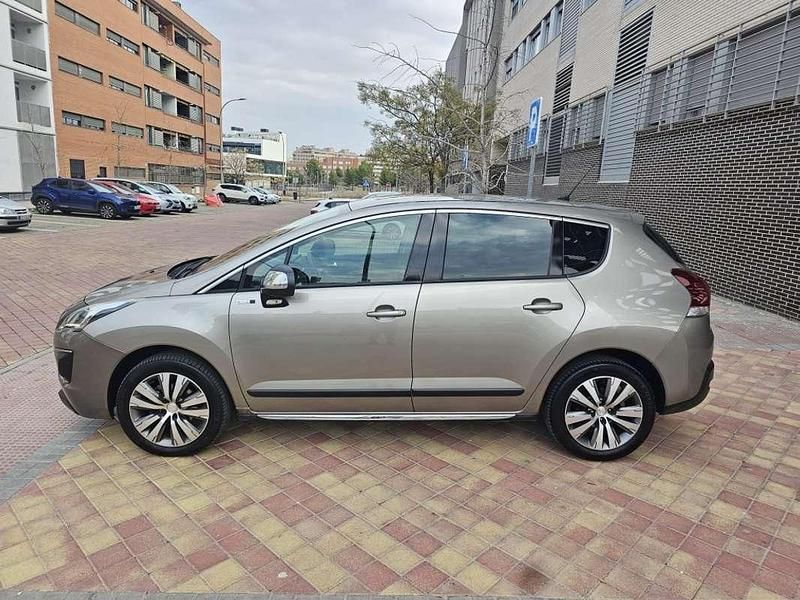 Usado Peugeot 3008 Style 120 CV (88 kW) 2016 Beige Monovolumen