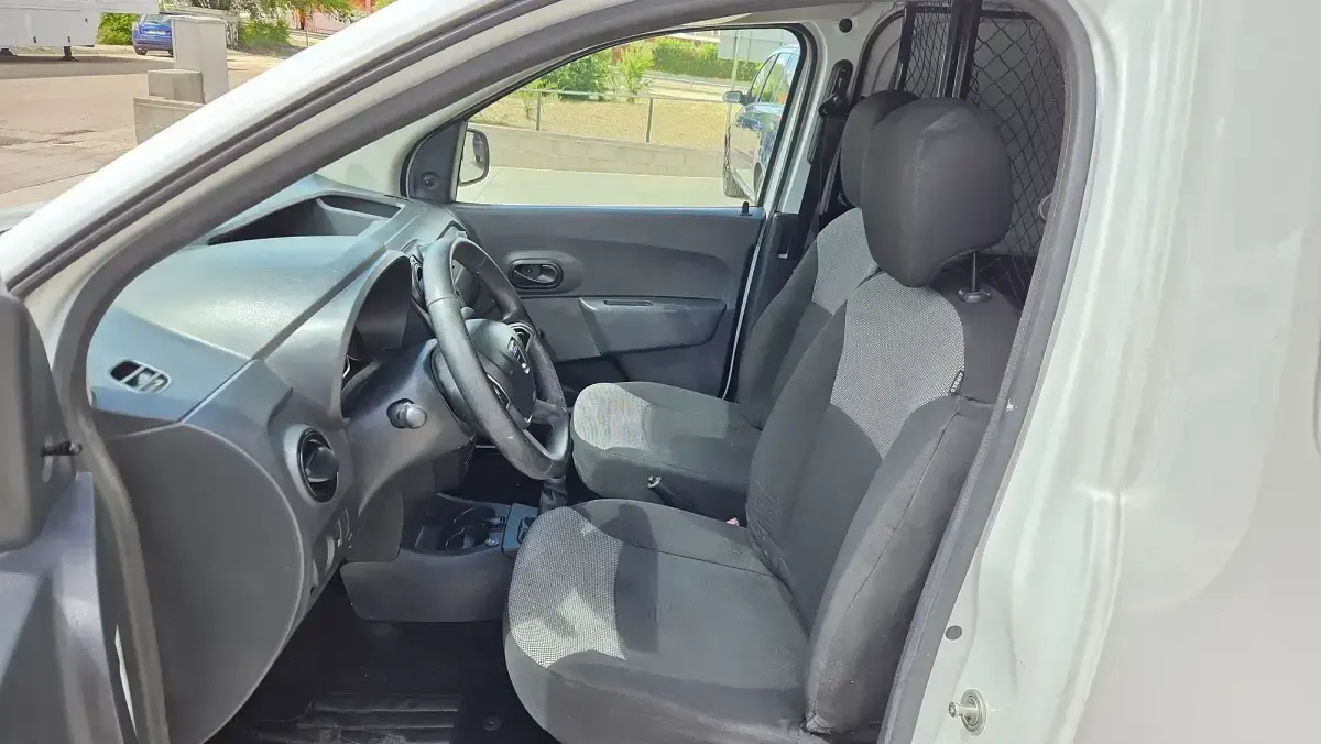 Usado Dacia Dokker Essentiel 100 CV (73 kW) 2019 Blanco Monovolumen