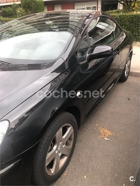 Usado Peugeot 307 CC 110 CV (80 kW) 2005 Negro Descapotable