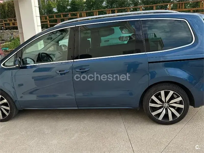 Usado VW Sharan Sportline 184 CV (135 kW) 2017 Azul Monovolumen