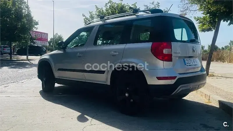 Usado Skoda Yeti Ambition 110 CV (80 kW) 2017 Gris / plata SUV