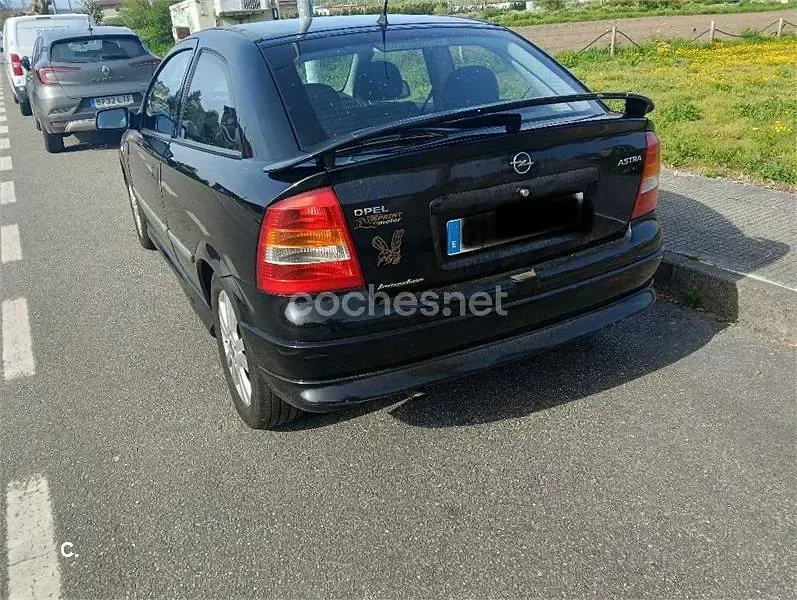 Usado Opel Astra Sport 100 CV (73 kW) 2000 Negro Berlina