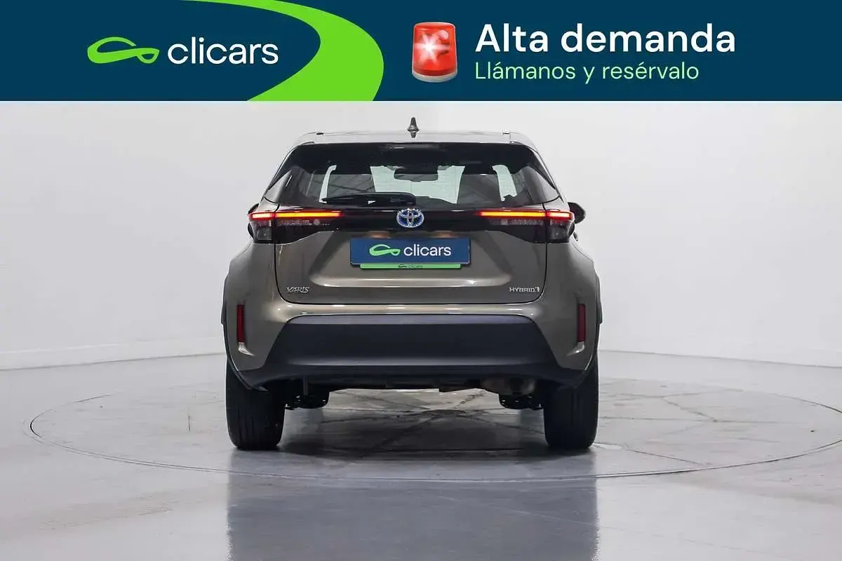 Używany Toyota Yaris Cross Active 91 KM (66 kW) 2022 Brązowy SUV