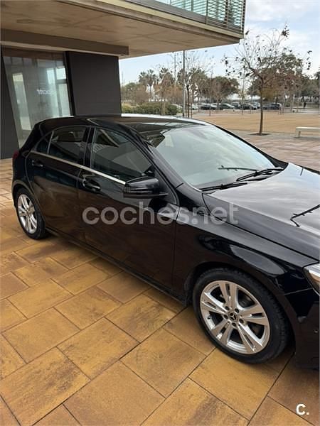 Usado Mercedes A180 122 CV (89 kW) 2018 Negro Berlina
