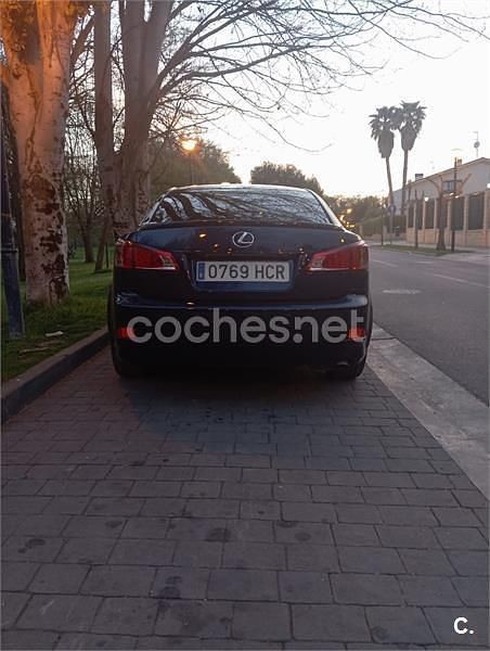 Usado Lexus IS200d 150 CV (110 kW) 2011 Azul Berlina