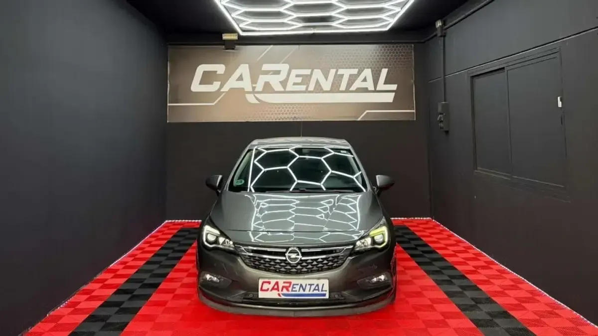 Usado Opel Astra Business 110 CV (80 kW) 2018 Gris Utilitario