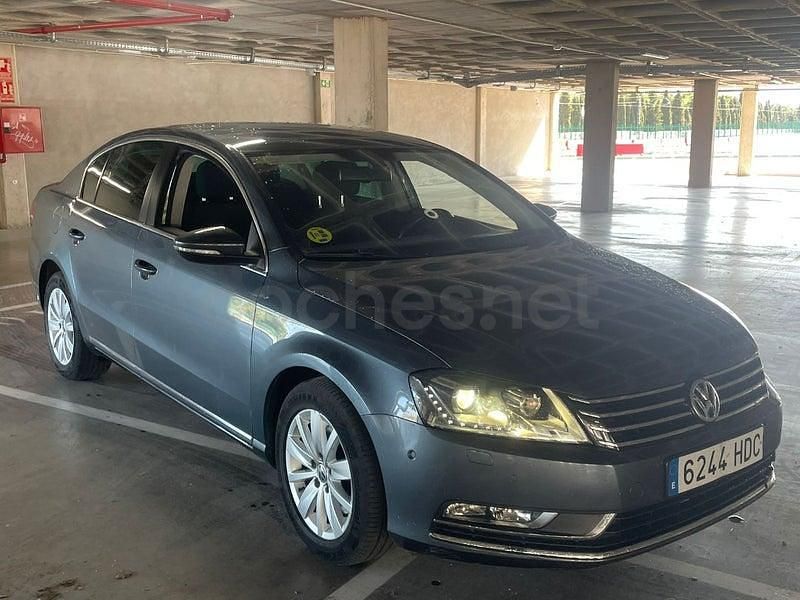 Usado VW Passat 105 CV (77 kW) 2011 Gris / plata Berlina