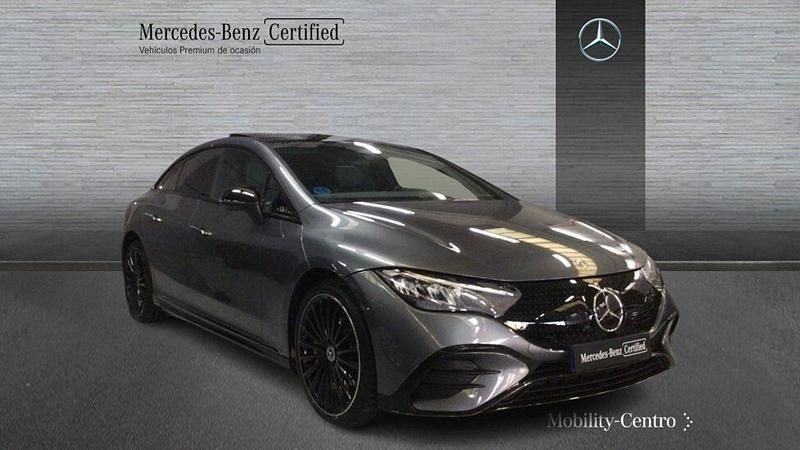 Usado Mercedes EQE350 AMG line 214 kW (292 CV) 2024 Selenitgrey  metallic paint Berlina