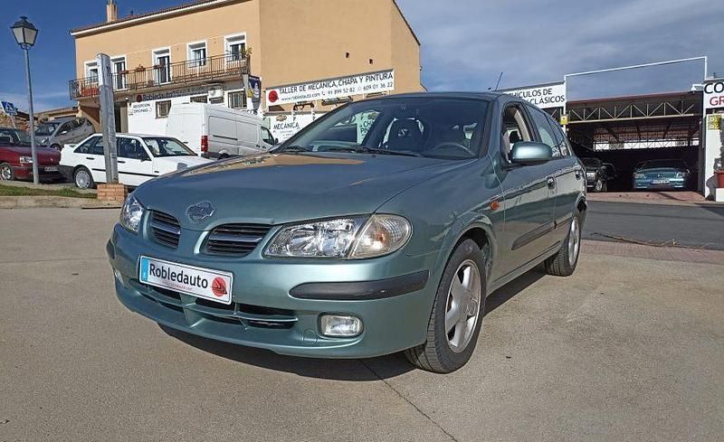 Usado Nissan Almera 112 CV (82 kW) 2001 Verde Berlina