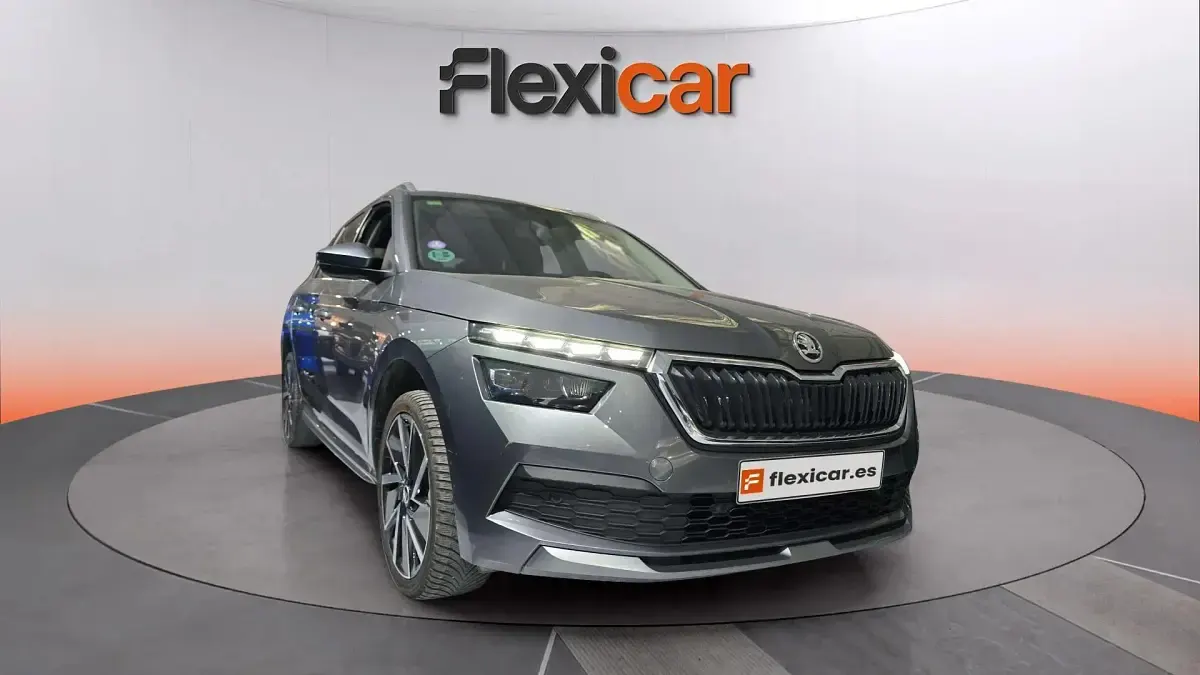 Usado Skoda Kamiq Sport 110 CV (80 kW) 2022 SUV