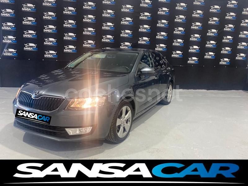 Usado Skoda Octavia Ambition 115 CV (84 kW) 2017 Gris / plata Berlina