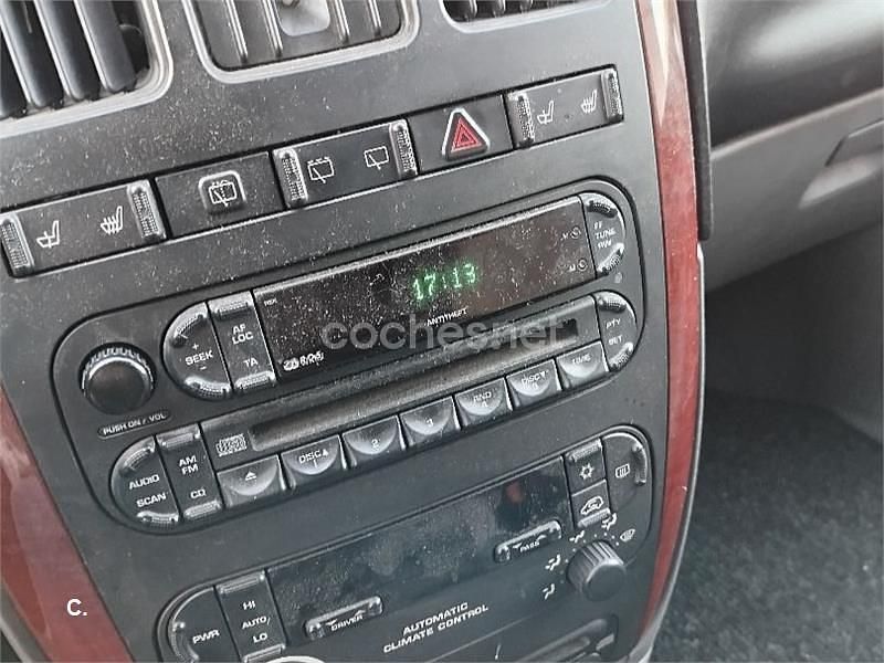 Usado Chrysler Grand Voyager Limited 150 CV (110 kW) 2006 Negro Monovolumen