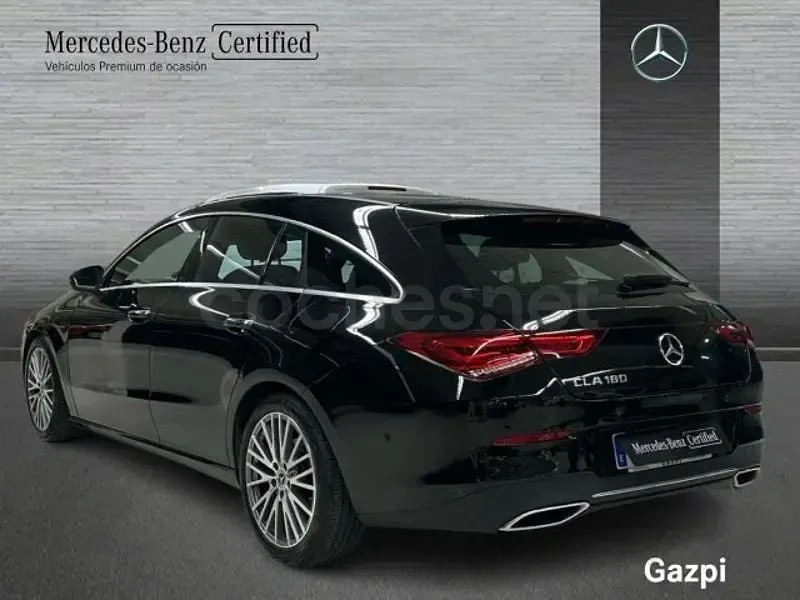 Usado Mercedes CLA180 Shooting Brake 136 CV (100 kW) 2022 Negro noche Familiar