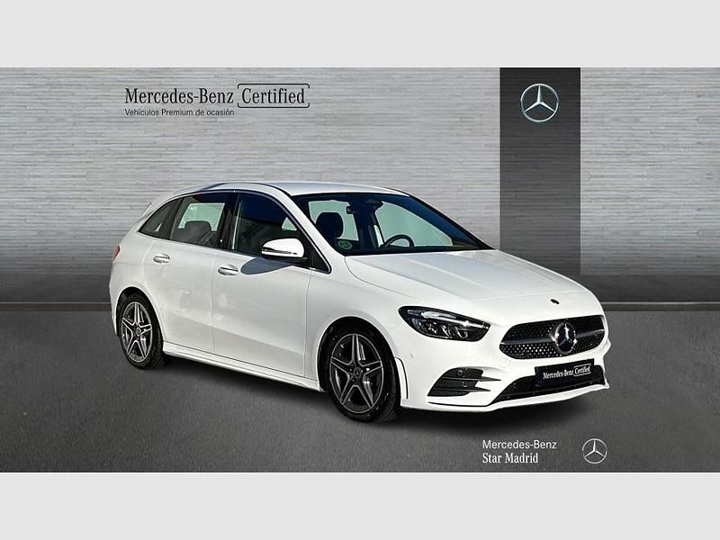 Usado Mercedes B200 AMG line 150 CV (110 kW) 2025 Blanco Monovolumen
