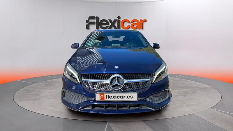 Usado Mercedes A180 AMG line 109 CV (80 kW) 2017 Azul Berlina
