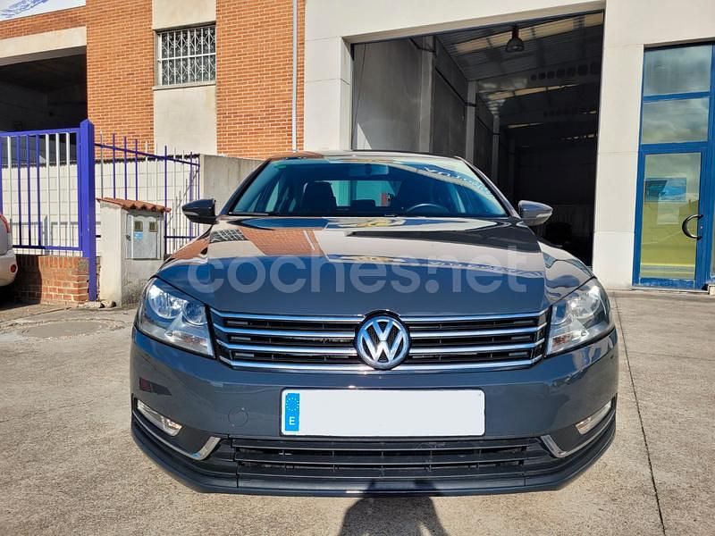 Usado VW Passat Advance 140 CV (102 kW) 2013 Gris / plata Berlina