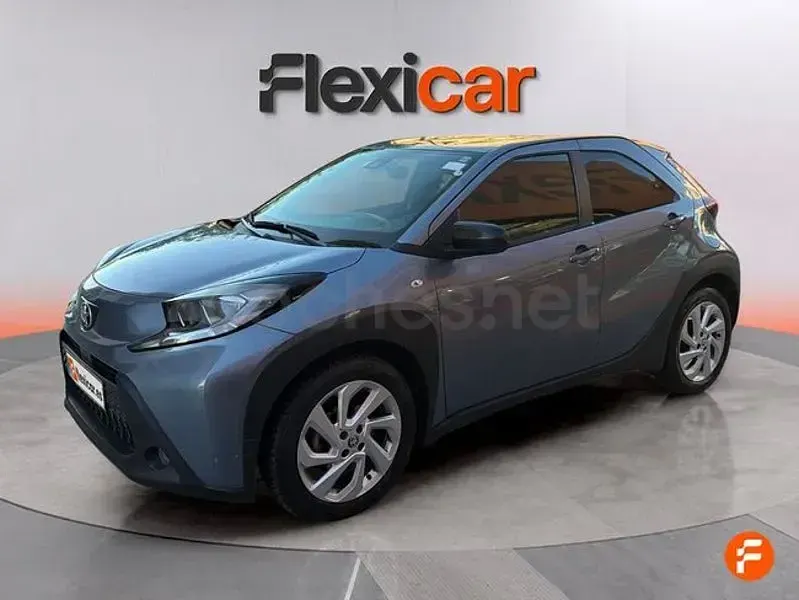Usado Toyota Aygo X 72 CV (52 kW) 2024 Gris / plata SUV