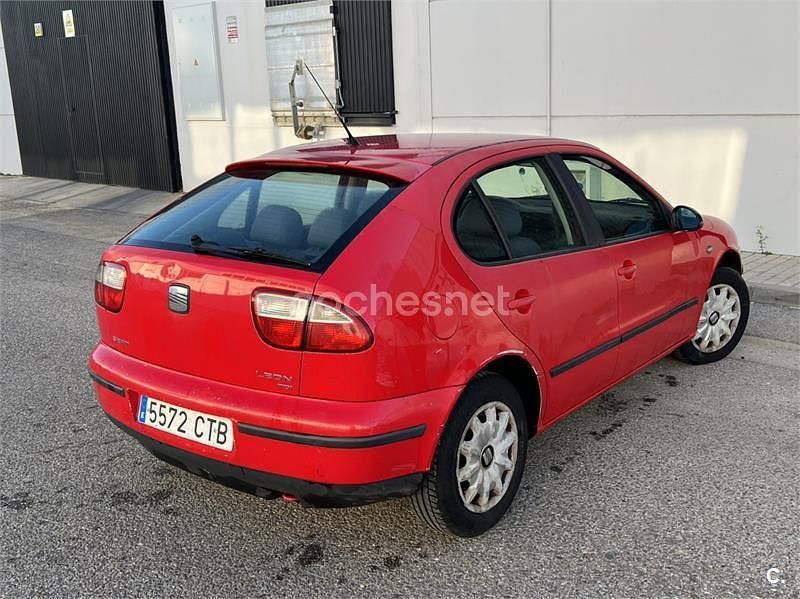 Usado Seat Leon 90 CV (66 kW) 2003 Rojo Utilitario