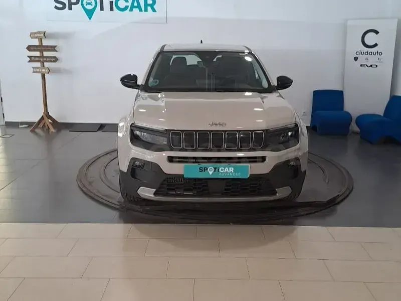 Usado Jeep Avenger Altitude 100 CV (73 kW) 2025 Beige SUV