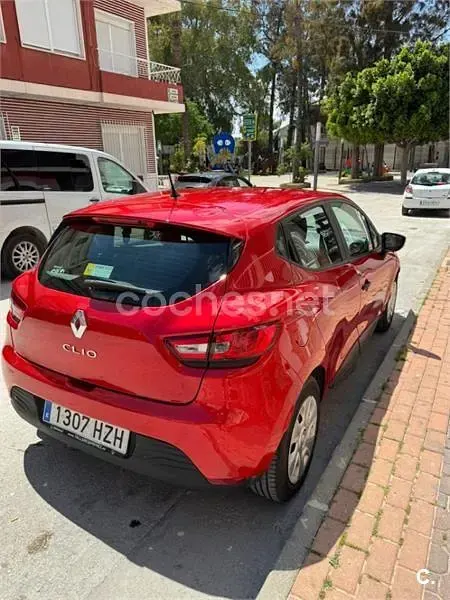 Usado Renault Clio IV Business 75 CV (55 kW) 2014 Rojo Berlina