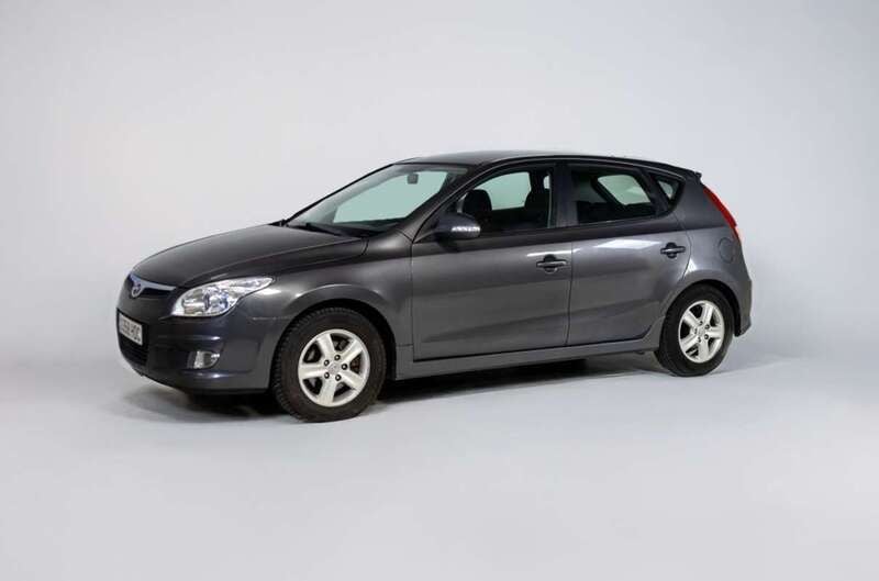 Gris Usado 2011 Hyundai i30 Comfort Utilitario | 7990 € (Precio justo) - Imagen 1/4