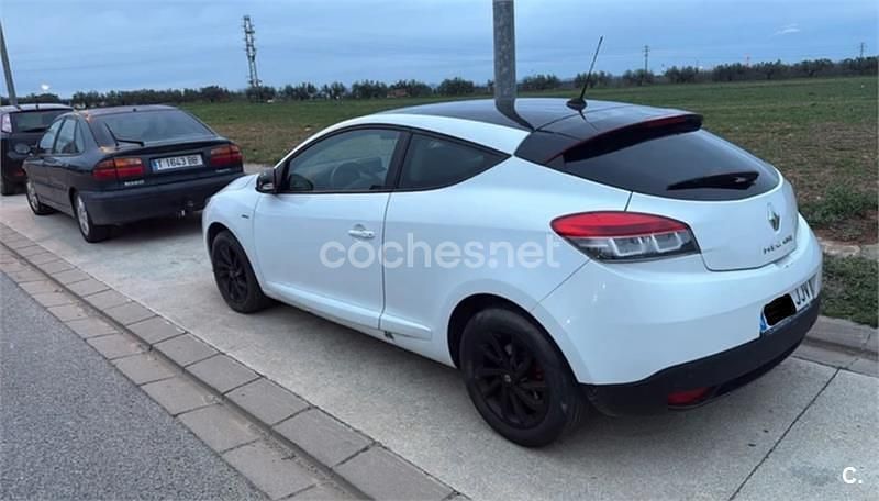 Begagnad Renault Mégane LIMITED 95 HK (69 kW) 2015 Vit Sportkupé