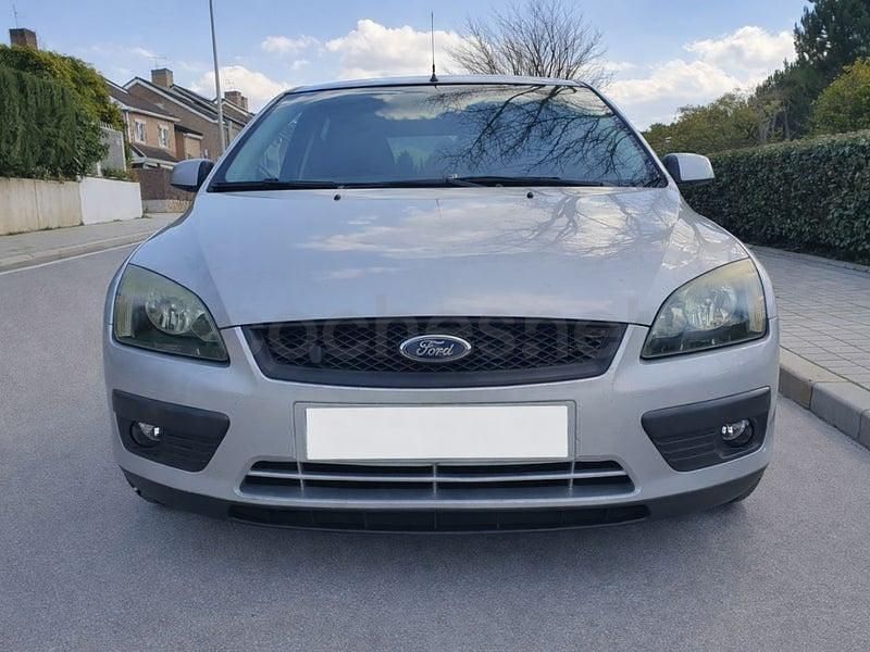 Usado Ford Focus Trend 125 CV (91 kW) 2007 Gris / plata Berlina