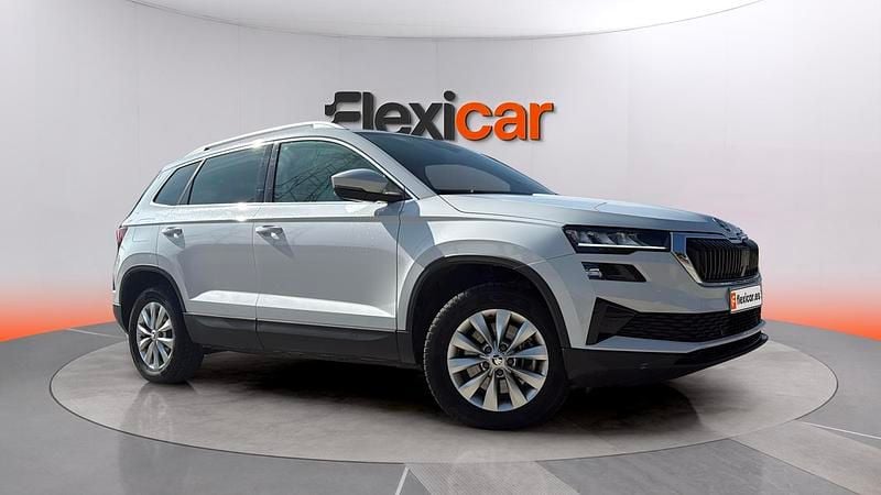 Usado Skoda Karoq Ambition 150 CV (110 kW) 2023 Blanco SUV
