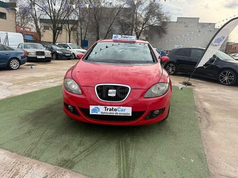 Usado Seat Leon Style 105 CV (77 kW) 2009 Rojo Utilitario