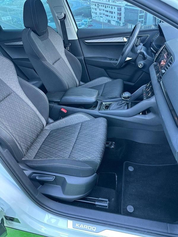 Usado Skoda Karoq SportLine 150 CV (110 kW) 2023 Blanco SUV