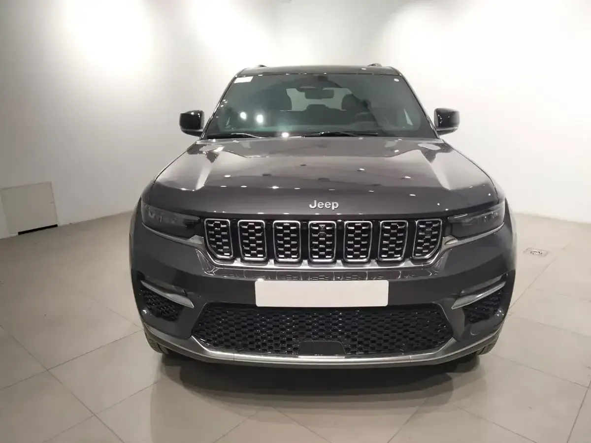 Usado Jeep Grand Cherokee Summit 381 HP (280 kW) 2024 Cinzento SUV