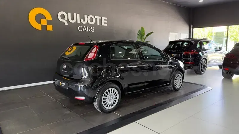 Usado Fiat Punto Pop 69 CV (50 kW) 2014 Negro Utilitario