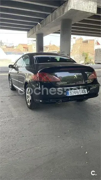 Usado Peugeot 307 CC 110 CV (80 kW) 2006 Negro Descapotable