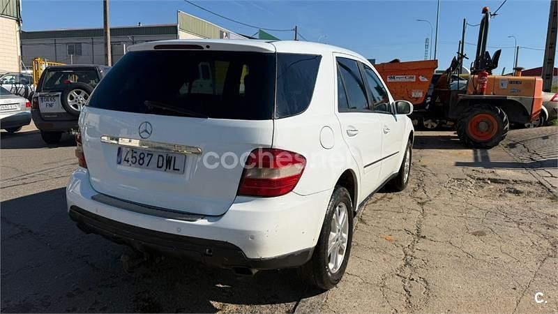 Usado Mercedes ML320 224 CV (164 kW) 2006 Blanco SUV
