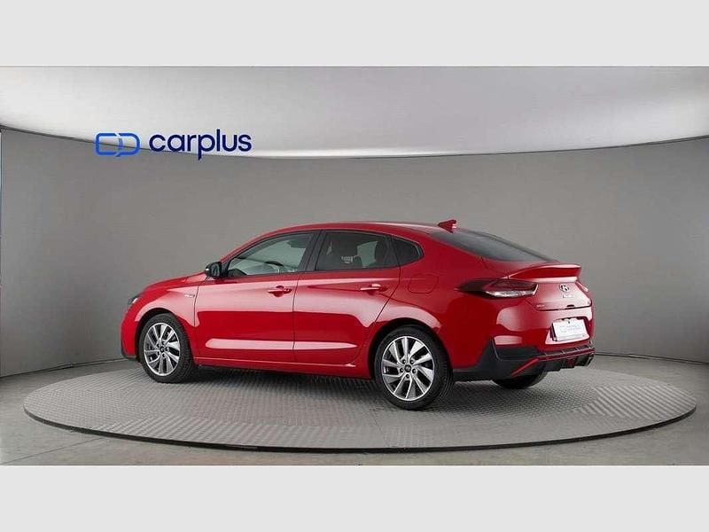 Begagnad Hyundai i30 N Line 120 HK (88 kW) 2021 Röd Sedan