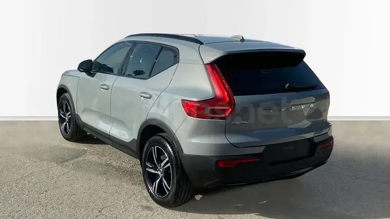 Nuevo Volvo XC40 Plus 163 CV (119 kW) 2026 Gris / plata SUV