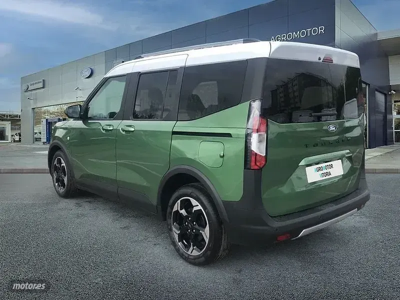 Nuevo Ford Tourneo Courier Active 125 CV (91 kW) 2026 Verde Monovolumen