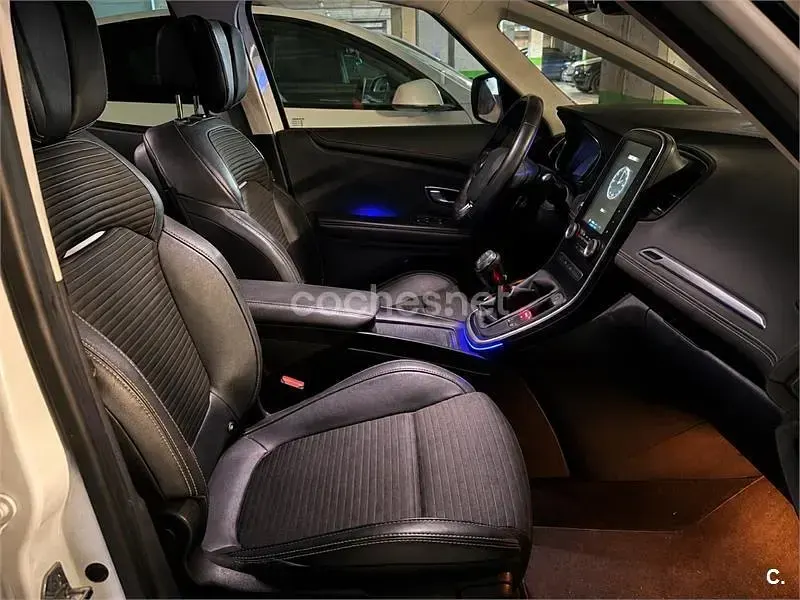 Usado Renault Grand Scénic IV Edition One 130 CV (95 kW) 2017 Blanco Monovolumen