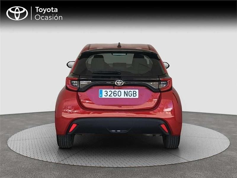 Usado Toyota Yaris Hybrid Active 116 CV (85 kW) 2025 Monovolumen