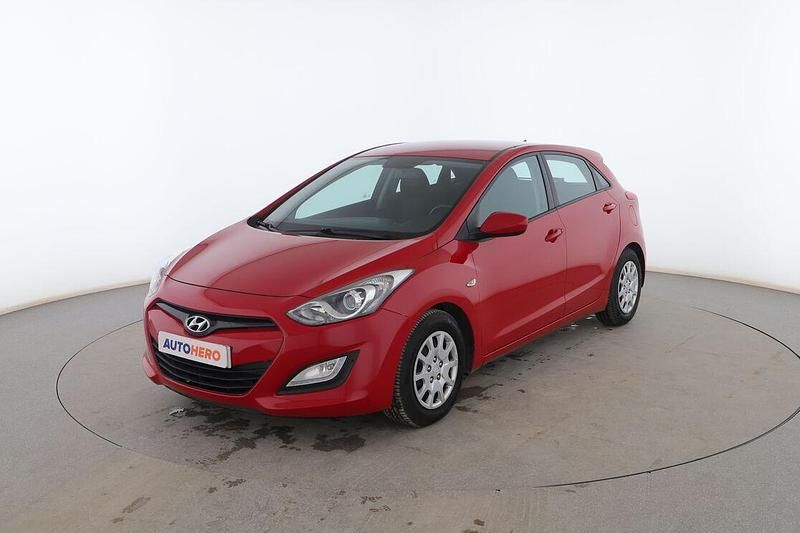 Rojo Usado 2014 Hyundai i30 Utilitario | 8799 € (Precio justo) - Imagen 1/3