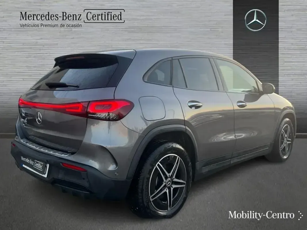 Usado Mercedes EQA250+ AMG line 139 kW (190 CV) 2023 Mountaingrau  met. SUV
