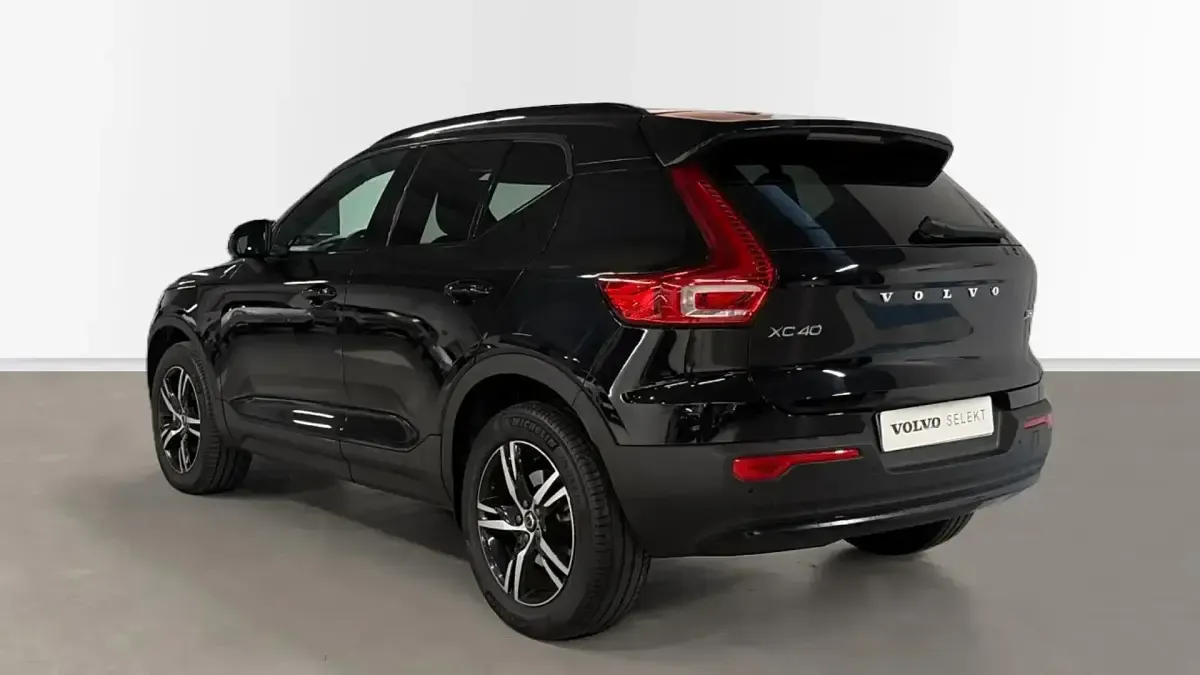 Ny Volvo XC40 Plus 163 HK (119 kW) 2026 Svart SUV